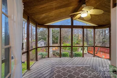 8725 Londonshire Drive, Charlotte, NC 28216 - Photo 38