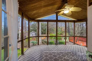 8725 Londonshire Dr, Charlotte, NC 28216 - Photo 38