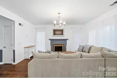 8725 Londonshire Drive, Charlotte, NC 28216 - Photo 10