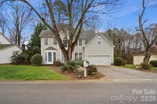 8725 Londonshire Dr, Charlotte, NC 28216 - Photo 2