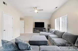 8725 Londonshire Dr, Charlotte, NC 28216 - Photo 32