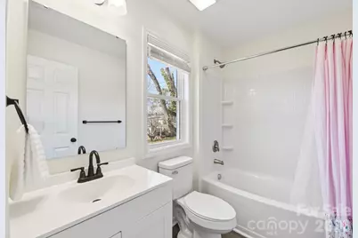 201 N Davis Avenue, Newton, NC 28658 - Photo 12