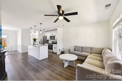 201 N Davis Avenue, Newton, NC 28658 - Photo 2