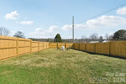 201 N Davis Avenue, Newton, NC 28658 - Photo 16