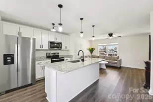 201 N Davis Ave, Newton, NC 28658 - Photo 6