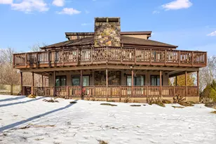 301 Highland Cir, Sugar Mountain, NC 28604 - Photo 2