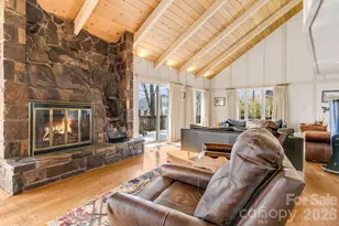 301 Highland Cir, Sugar Mountain, NC 28604 - Photo 4