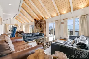 301 Highland Cir, Sugar Mountain, NC 28604 - Photo 8