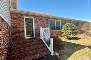 607 Edgewater Dr, Gaffney, SC 29340 - Photo 2