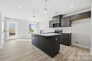 935 Wallace St, Statesville, NC 28677 - Photo 12