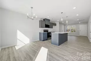 935 Wallace St, Statesville, NC 28677 - Photo 2