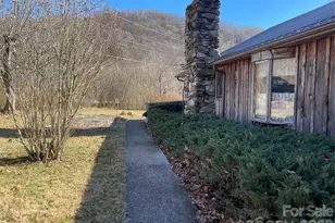 29 Cook Town Rd, Bakersville, NC 28705 - Photo 2