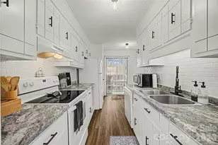 7911 Charter Oak Ln, Charlotte, NC 28226 - Photo 8