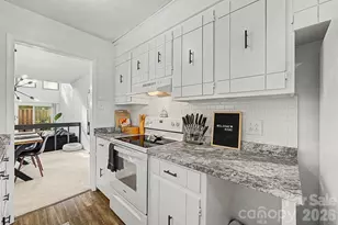 7911 Charter Oak Ln, Charlotte, NC 28226 - Photo 10