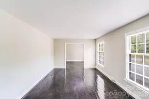 8337 Reedy Creek Rd, Charlotte, NC 28215 - Photo 2