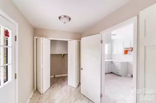 8337 Reedy Creek Rd, Charlotte, NC 28215 - Photo 12