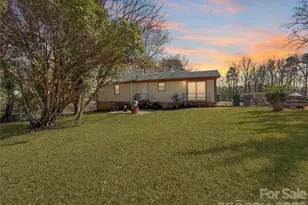 6531 Rosecran Dr, Charlotte, NC 28215 - Photo 2