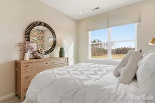 8410 Discovery Ln, Charlotte, NC 28216 - Photo 6