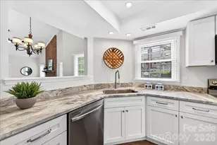 9227 N Vicksburg Park Ct, Charlotte, NC 28210 - Photo 14