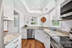 9227 N Vicksburg Park Ct, Charlotte, NC 28210 - Photo 4