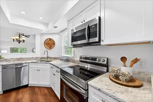 9227 N Vicksburg Park Ct, Charlotte, NC 28210 - Photo 12