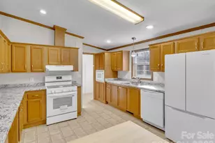 21 Crosswinds Dr, Leicester, NC 28748 - Photo 10