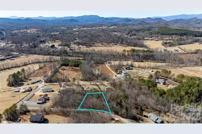 000 Eagles Nest Drive #8, Marion, NC 28752 - Photo 2