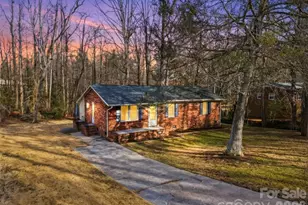 1437 Oak Hill Dr, Morganton, NC 28655 - Photo 1