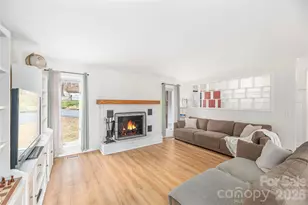 239 Stonebrook Dr, Hendersonville, NC 28791 - Photo 6