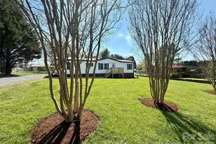 5670 Quailwood Dr, Hickory, NC 28601 - Photo 1