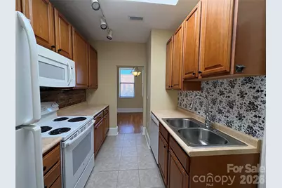 501 N Main Street, Hendersonville, NC 28792 - Photo 8