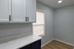 227 32nd St Pl SW, Hickory, NC 28602 - Photo 4