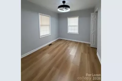 227 32nd Street Place SW, Hickory, NC 28602 - Photo 2