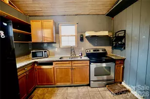 7633 Gwynne Hill Rd, Charlotte, NC 28215 - Photo 10