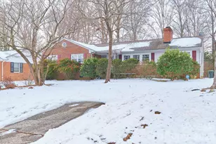 915 Onslow Dr, Greensboro, NC 27408 - Photo 1