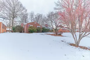 915 Onslow Dr, Greensboro, NC 27408 - Photo 2