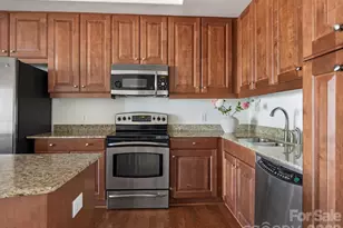 4625 Piedmont Row Dr, Charlotte, NC 28210 - Photo 4