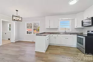 127 Mullinax Dr, Grover, NC 28073 - Photo 2