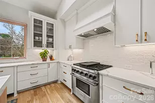 1300 Hazelhurst Ave, Charlotte, NC 28211 - Photo 6