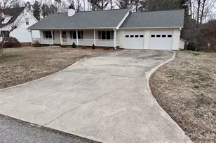 208 Hickory Hills Ln, Lexington, NC 27295 - Photo 2