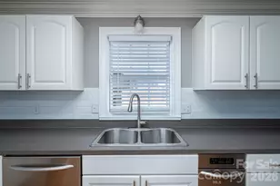 2617 Surrey Dr, Lincolnton, NC 28092 - Photo 16