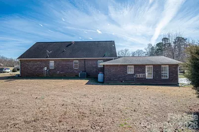 2617 Surrey Drive, Lincolnton, NC 28092 - Photo 2