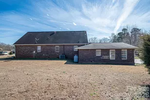 2617 Surrey Dr, Lincolnton, NC 28092 - Photo 2