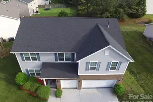 10229 Highland Creek Cir, Fort Mill, SC 29707 - Photo 2