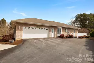 390 Classic Oaks Cir, Hendersonville, NC 28792 - Photo 4