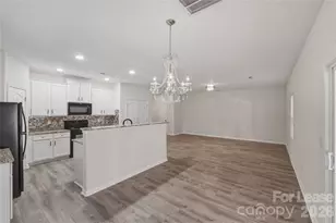 8422 Candlenut Ln, Charlotte, NC 28215 - Photo 4