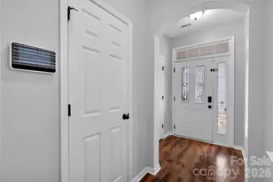 738 Lumber Ln, Charlotte, NC 28214 - Photo 4