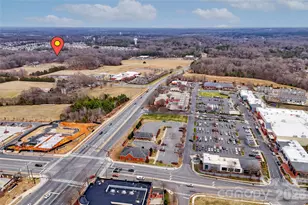 9201 McCorkle Ln, Charlotte, NC 28215 - Photo 48