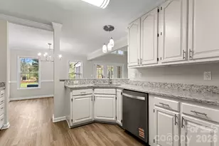 8745 Fox Chase Ln, Charlotte, NC 28269 - Photo 10