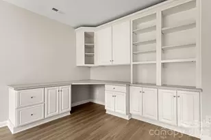 8745 Fox Chase Ln, Charlotte, NC 28269 - Photo 22